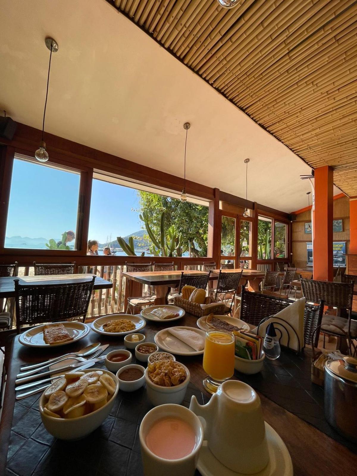 Pousada E Restaurante O Pescador Abraão Exteriör bild
